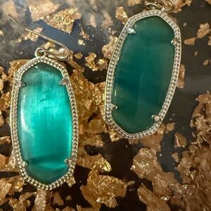 KENDRA SCOTT ELLE EARRINGS EMERALD CAT EYE